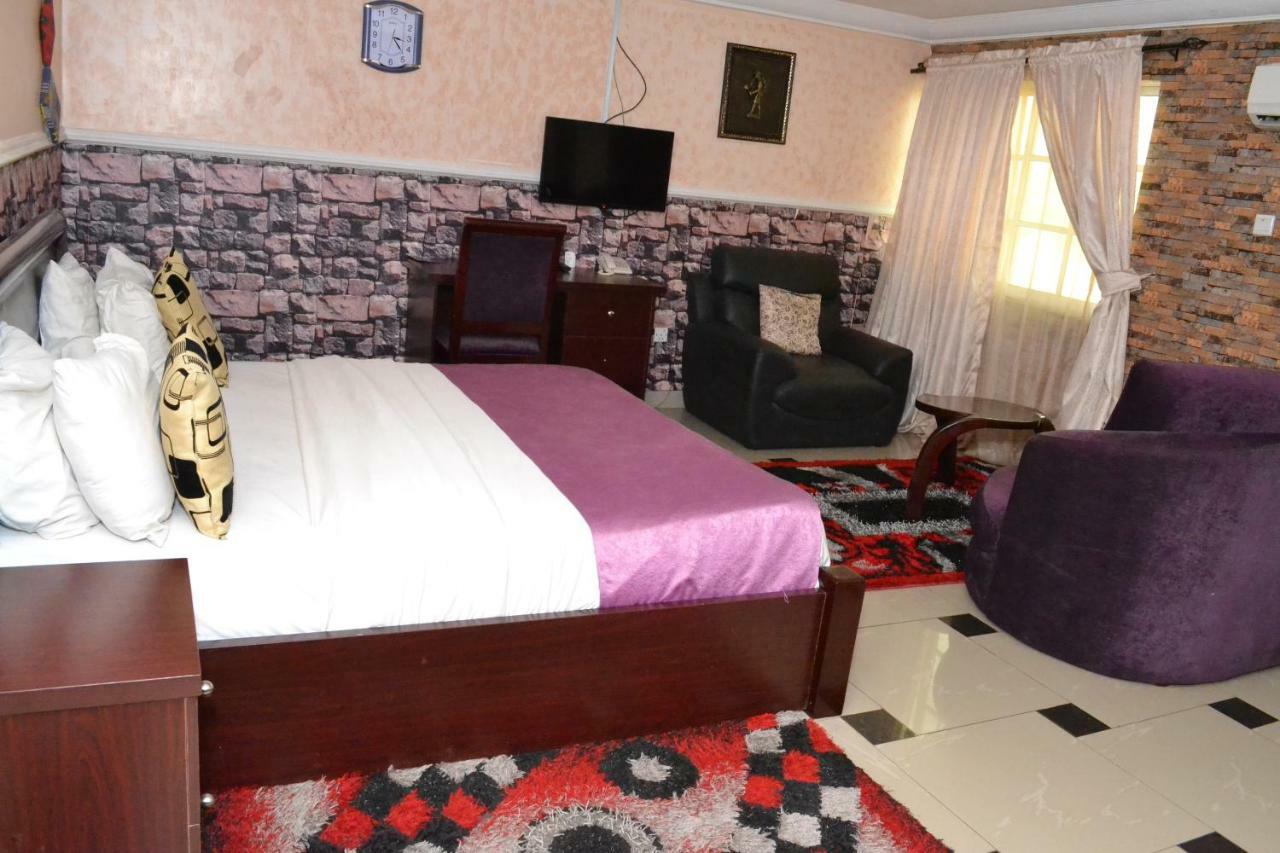 Limoh Suites Benin City Extérieur photo