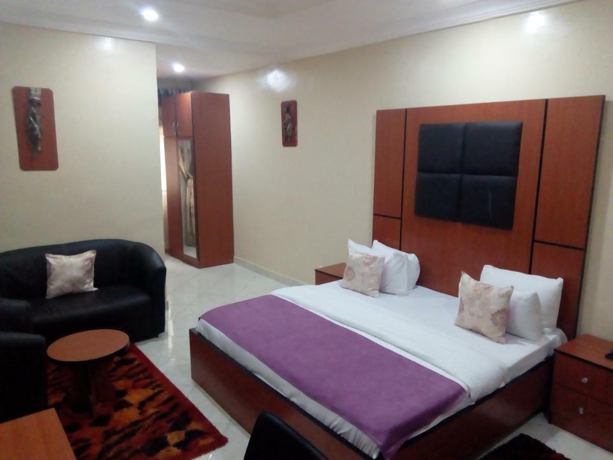 Limoh Suites Benin City Extérieur photo
