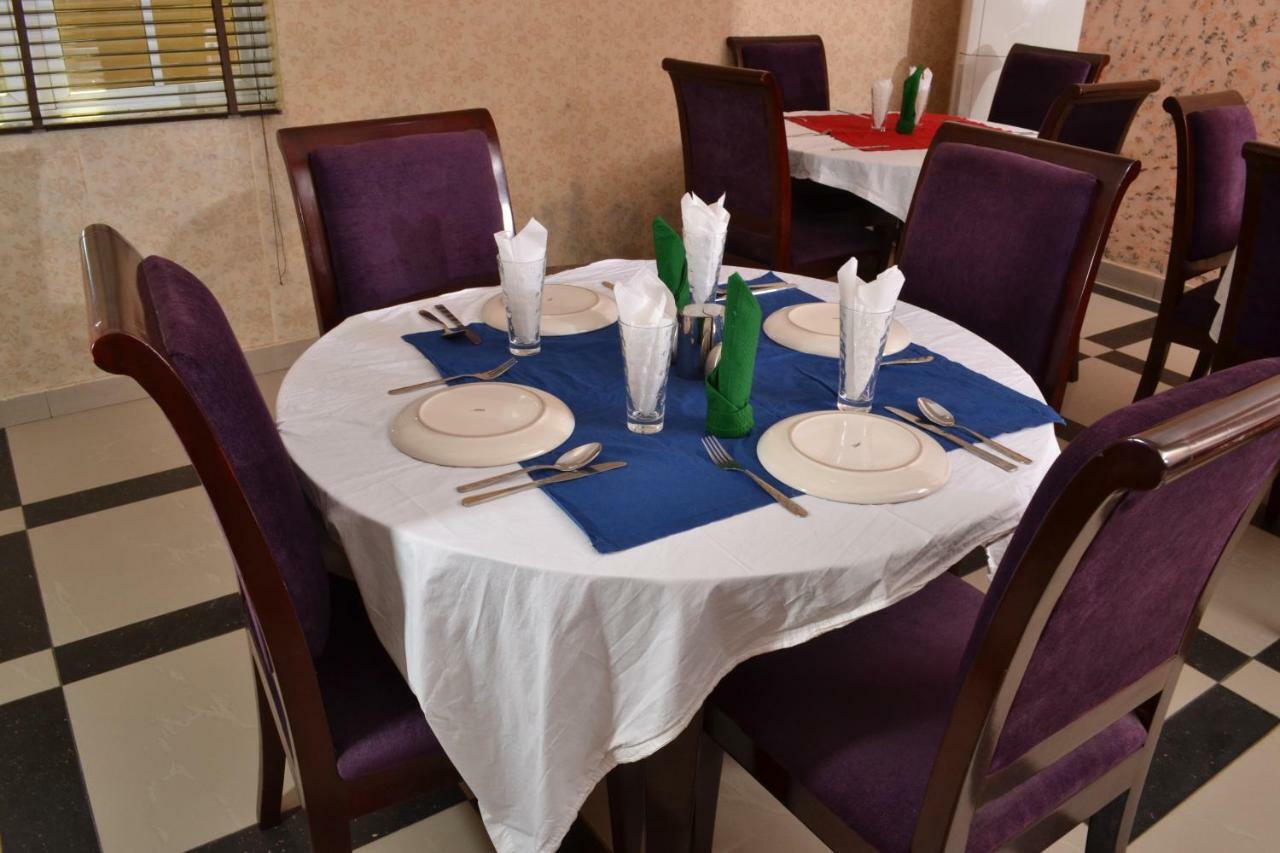 Limoh Suites Benin City Extérieur photo