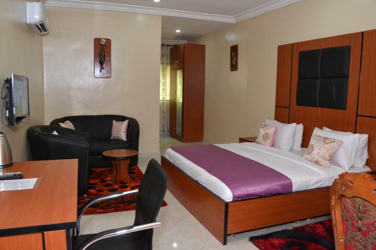 Limoh Suites Benin City Extérieur photo