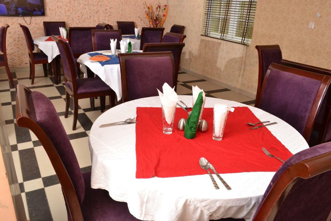 Limoh Suites Benin City Extérieur photo