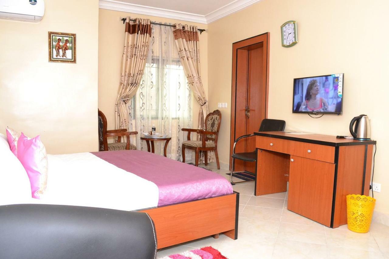 Limoh Suites Benin City Extérieur photo